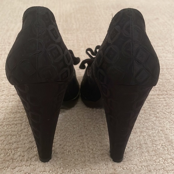 BCBG Max Azria Black Peeptoe Platform Heels Size 7 - Picture 6 of 9